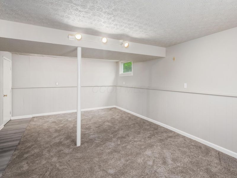 2621 Ipswick Circle, Columbus, OH 43224 Photo 22