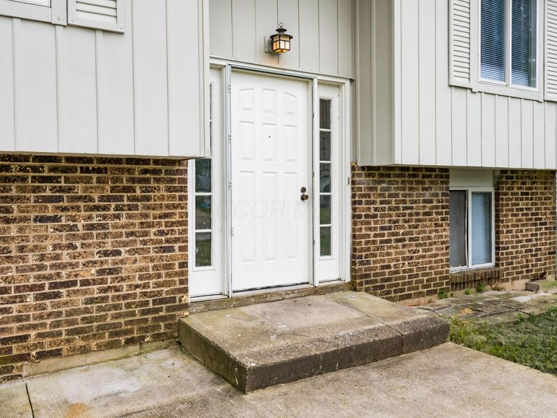 2621 Ipswick Circle, Columbus, OH 43224 Photo 4