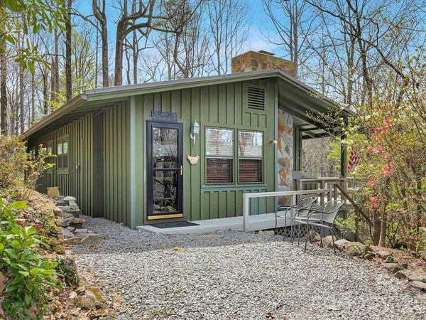 218 Hickory Lane, Lake Toxaway, NC 28747