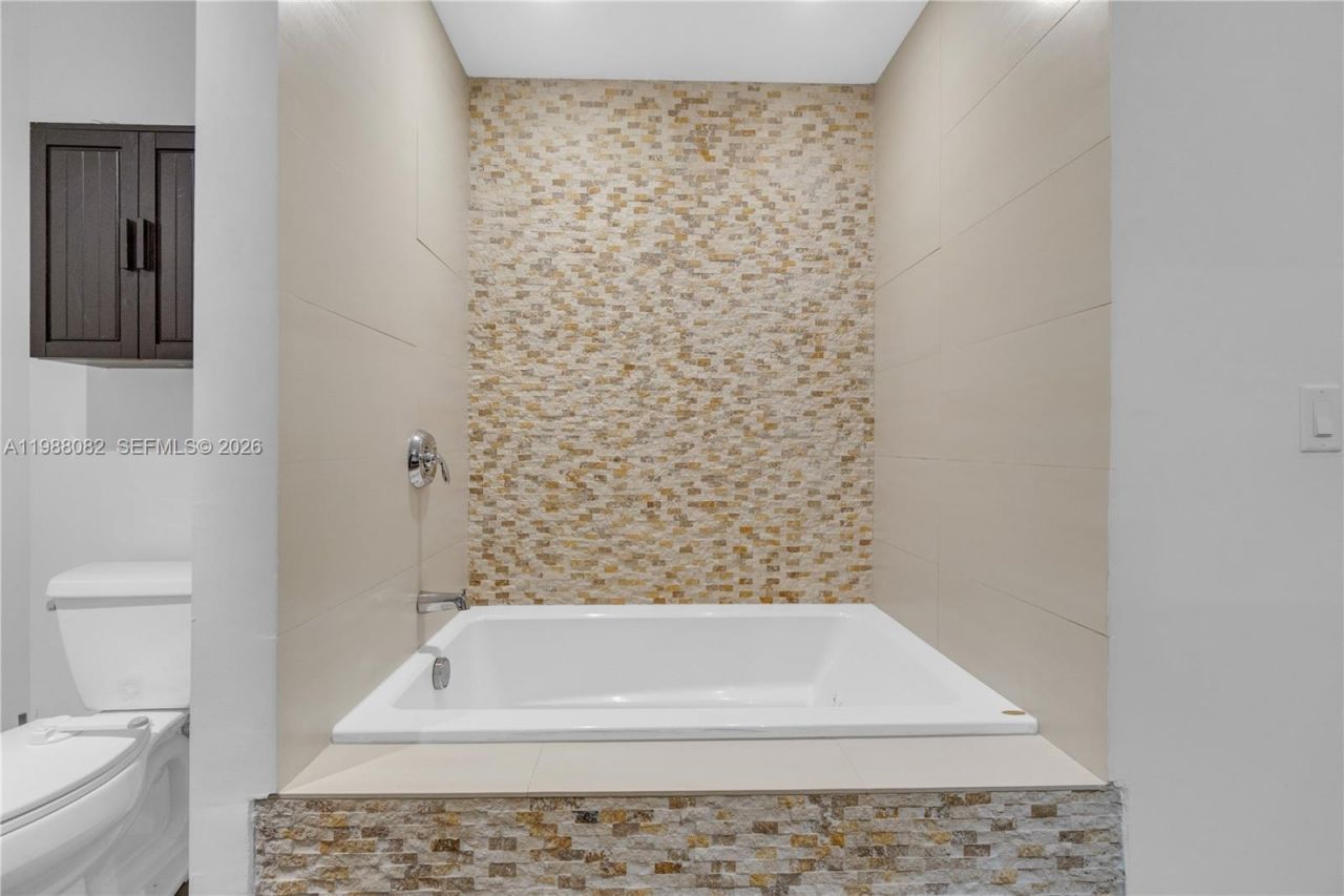 3340 NE 190th St, Unit 1305, Aventura, FL 33180 Photo