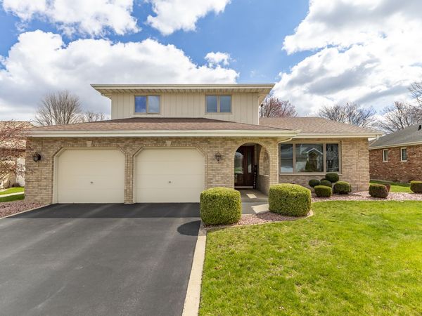 18319 Holland Road , Lansing, IL 60438