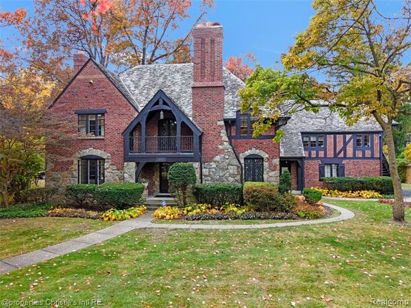 19511 Lowell Drive, Detroit, MI 48203