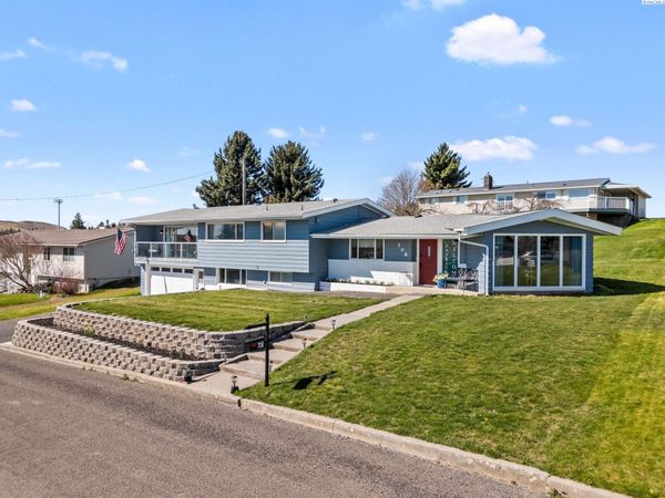 708 S Crestview St, Colfax, WA 99111