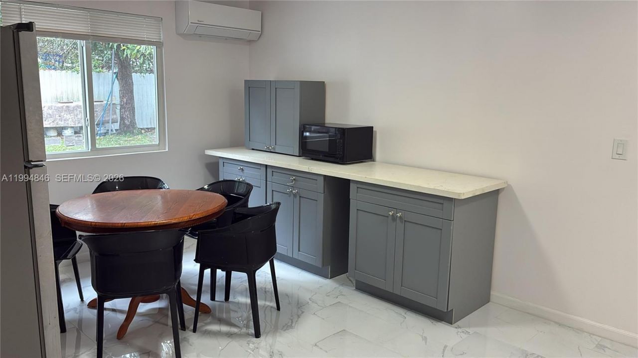1261 NE 209th Ter, Unit 1, Miami, FL 33179 Photo