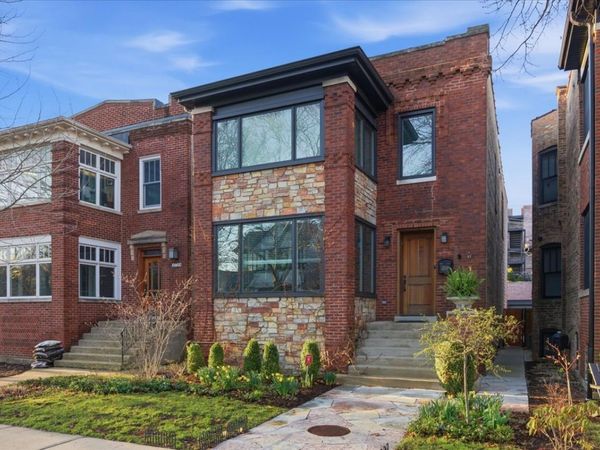 2733 W Agatite Avenue , Chicago, IL 60625