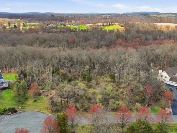 18 Meadow Ridge Rd, Knowlton, NJ 07832