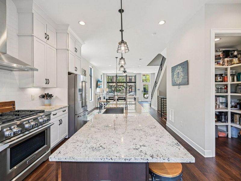 304 Cornelius Street, Columbus, OH 43215 Photo 9