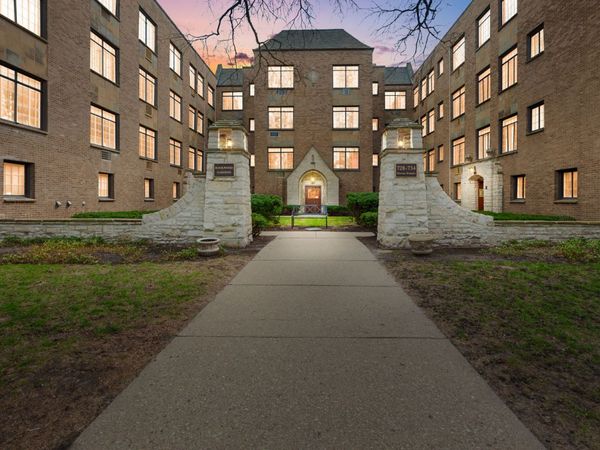 734 Noyes Street , Unit O2, Evanston, IL 60201