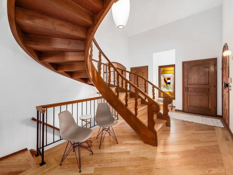 2484 Danvers Court, Columbus, OH 43220 Photo 10