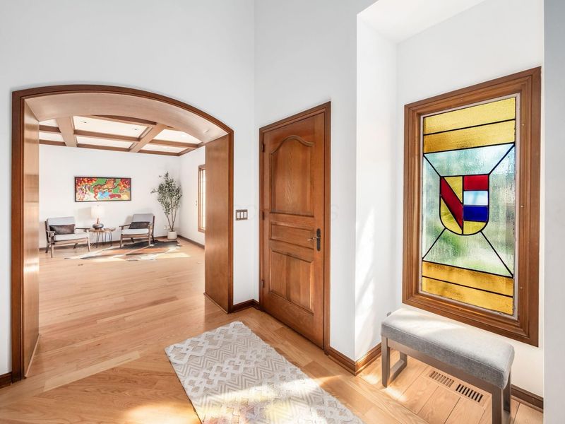 2484 Danvers Court, Columbus, OH 43220 Photo 14