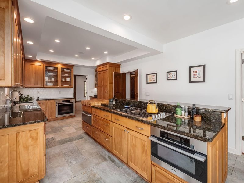 2484 Danvers Court, Columbus, OH 43220 Photo 29