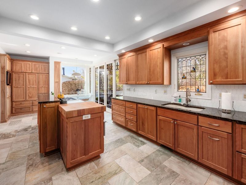 2484 Danvers Court, Columbus, OH 43220 Photo 30