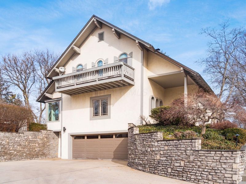 2484 Danvers Court, Columbus, OH 43220 Photo 4