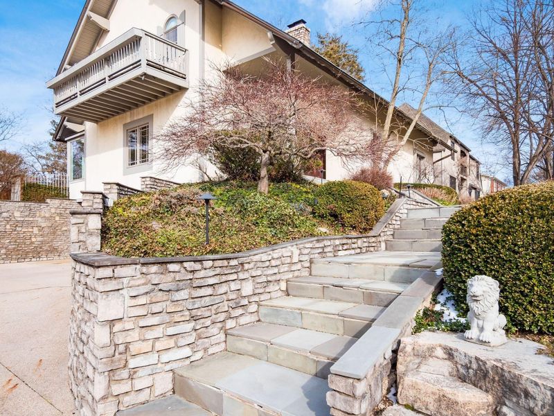 2484 Danvers Court, Columbus, OH 43220 Photo 5