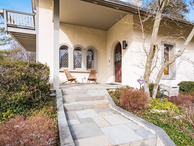 2484 Danvers Court, Columbus, OH 43220 Photo 6