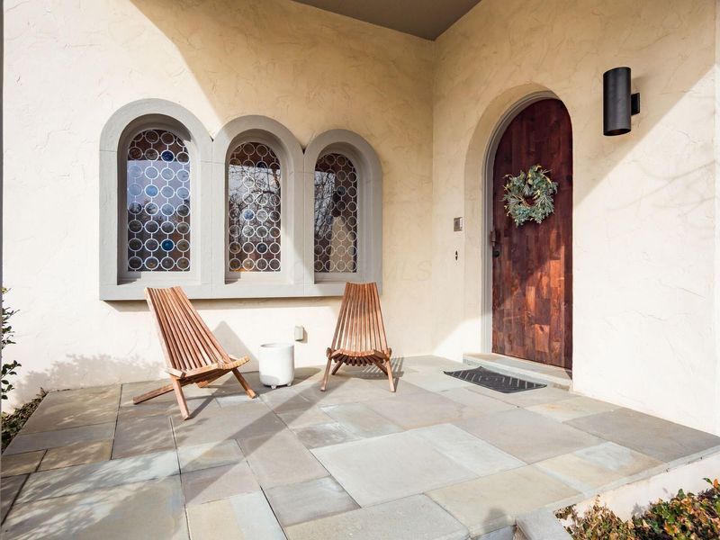 2484 Danvers Court, Columbus, OH 43220 Photo 7