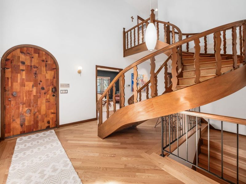 2484 Danvers Court, Columbus, OH 43220 Photo 8