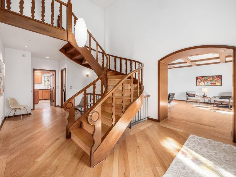 2484 Danvers Court, Columbus, OH 43220 Photo 9