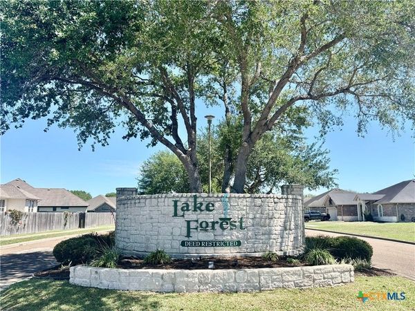 209 Pebble Brook, Victoria, TX 77904