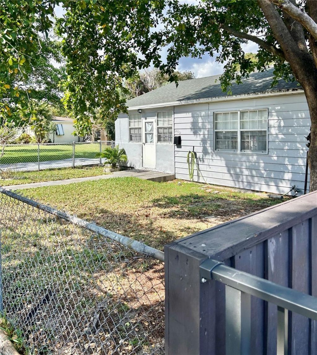 940 Charles St, West Palm Beach, FL 33401 Photo