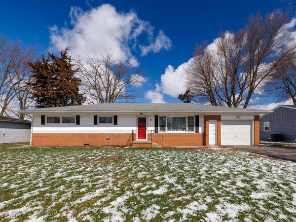 302 E Holley Drive, Kentland, IN 47951