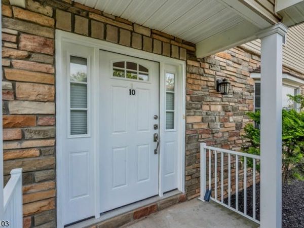 10 Harvey Ct, Clark, NJ 07066