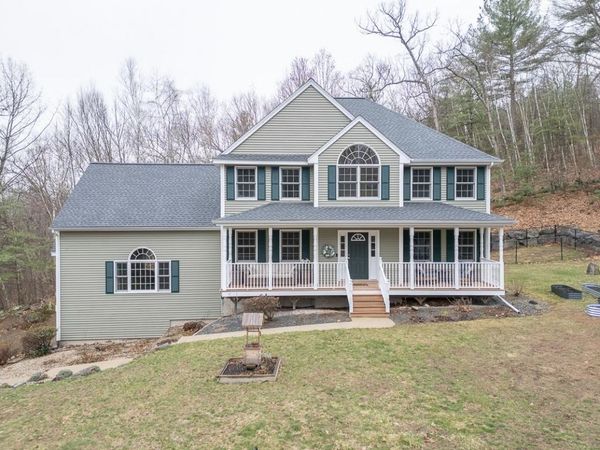 136 Wyndridge Circle, Pelham, NH 03076