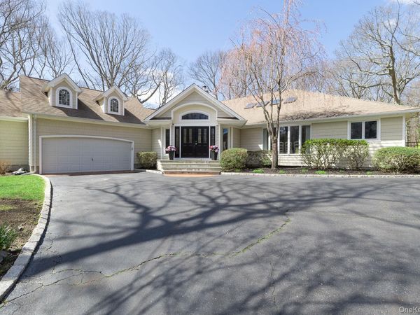 41 Landing Meadow Road, Smithtown, NY 11787