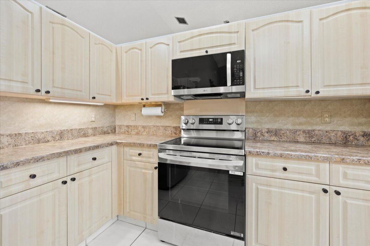 9615 Sun Pointe Drive, Boynton Beach, FL 33437 Photo