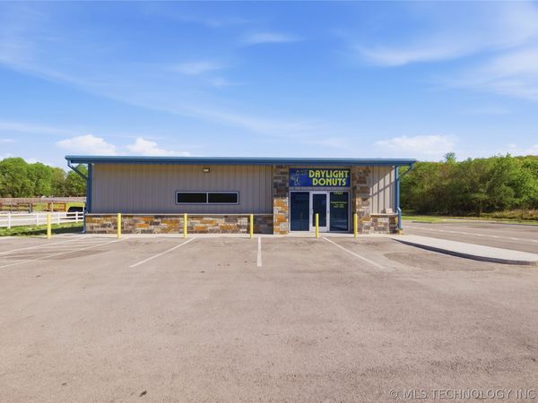 17407 W 9th Street S, Sand Springs, OK 74063