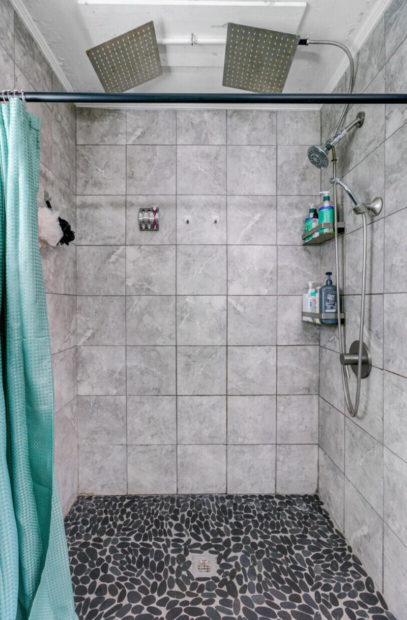 100 John Court Photo 15