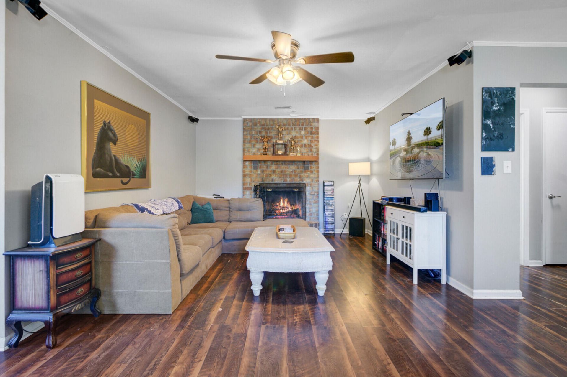 100 John Court Photo 6