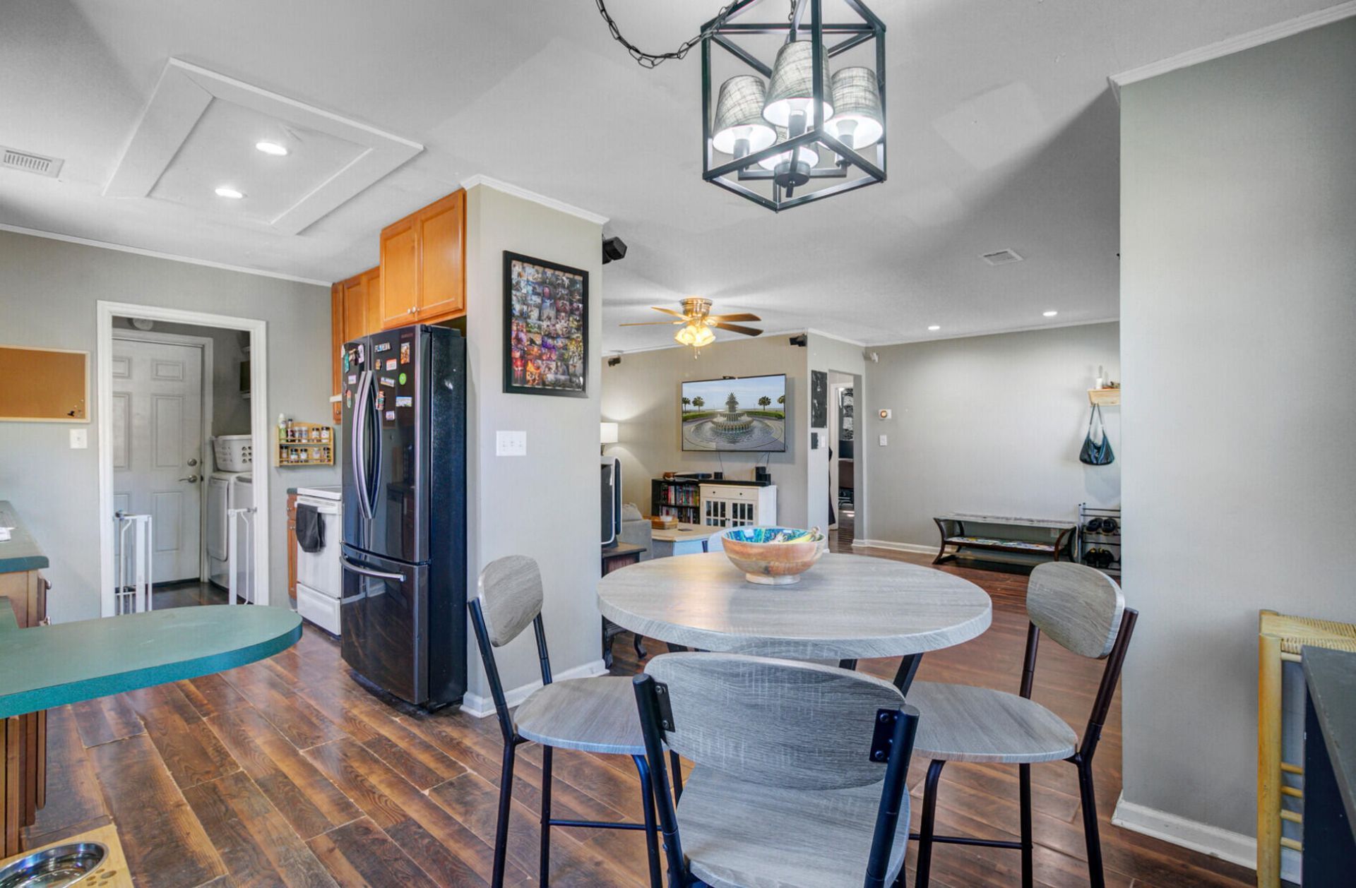 100 John Court Photo 8