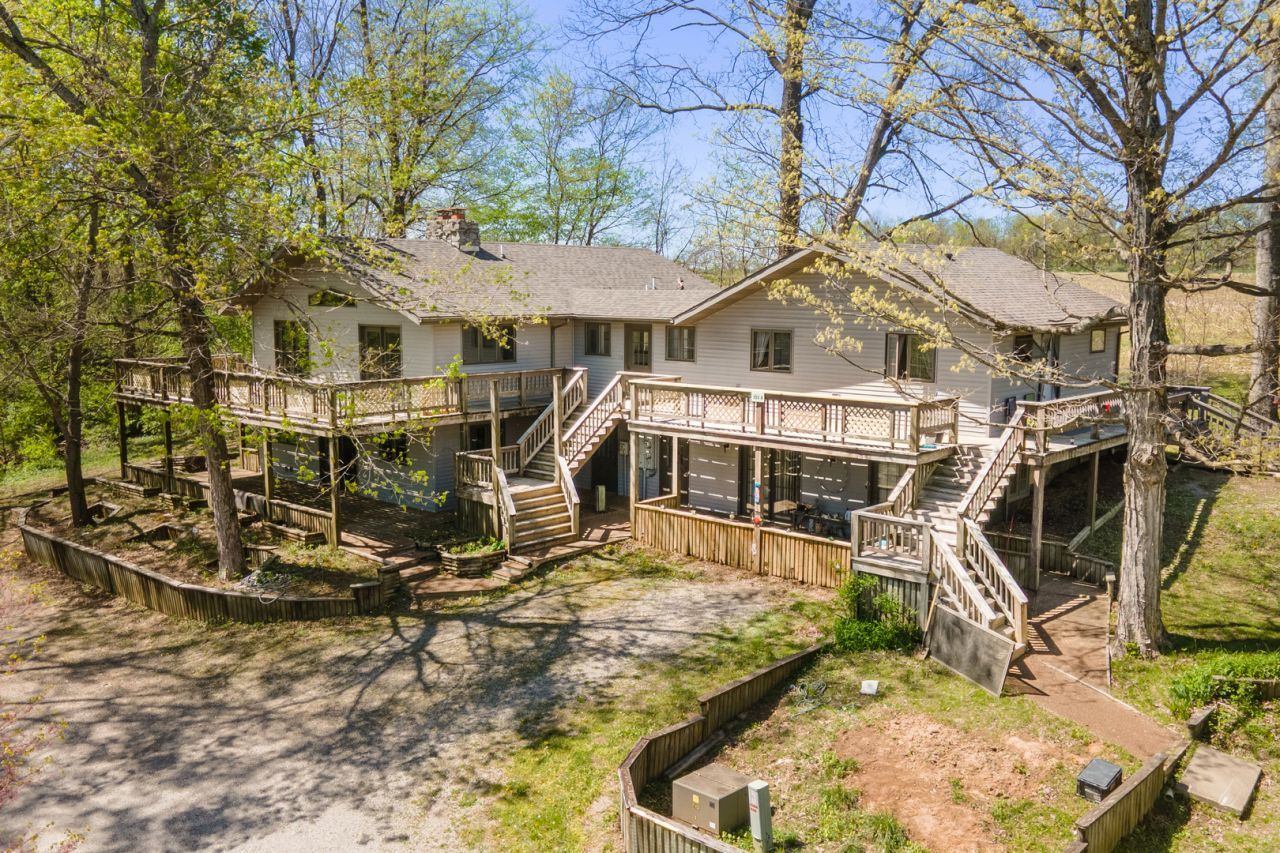 135 Ashwood Lane , Anna, IL 62906