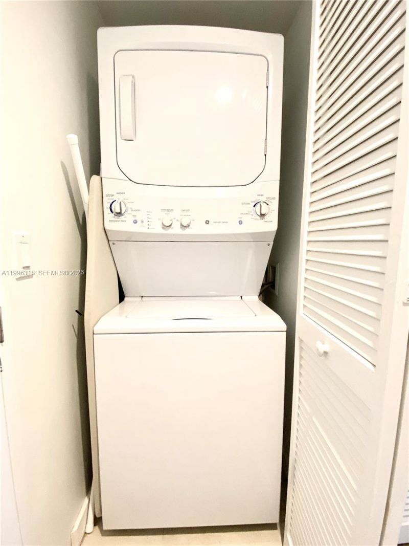 31 SE 6th St, Unit 2703, Miami, FL 33131 Photo