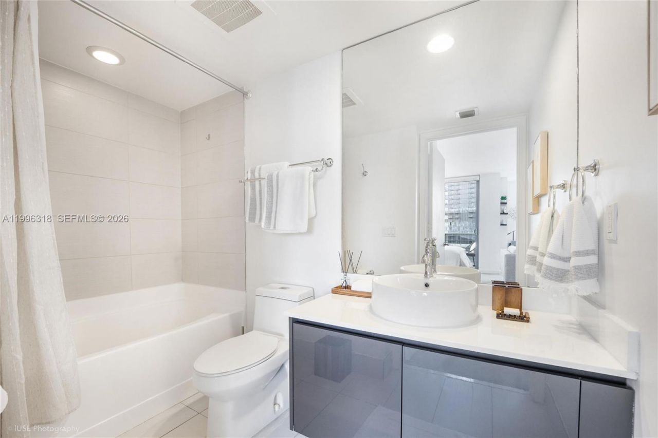 31 SE 6th St, Unit 2703, Miami, FL 33131 Photo