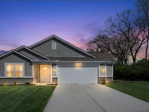 1702 Chevington Chase, Tipp City, OH 45371