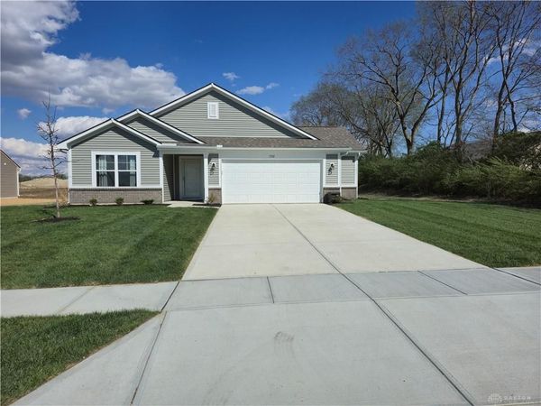 1702 Chevington Chase, Tipp City, OH 45371