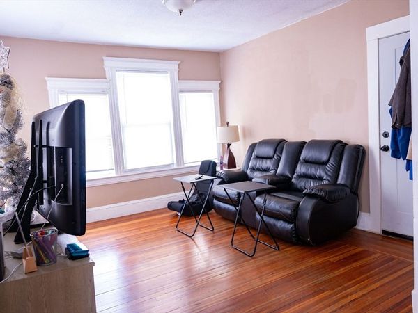 38 Greenacre Sq, Unit 2, Springfield, MA 01105