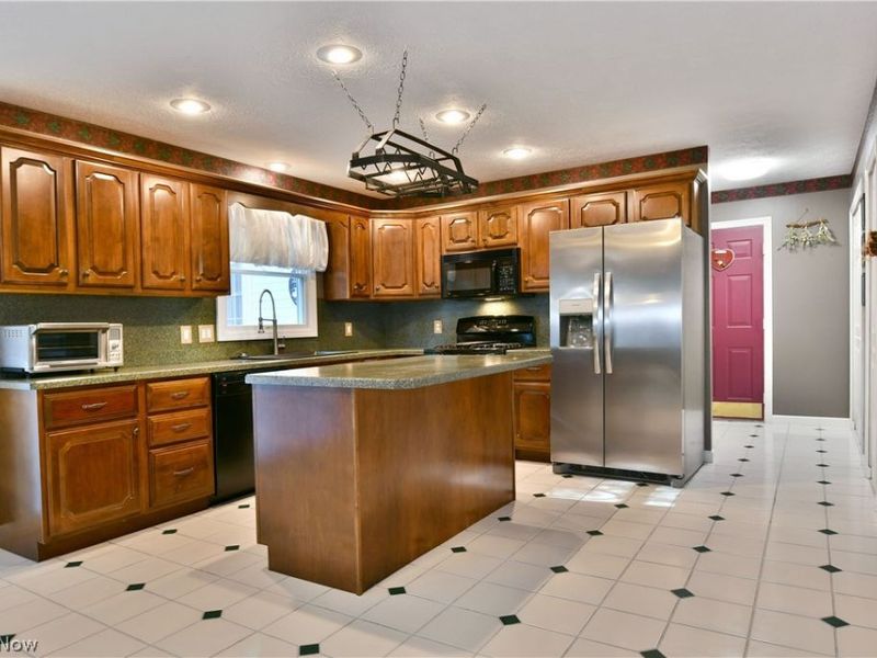 19 Spring Creek Drive, Cortland, OH 44410 Photo 11