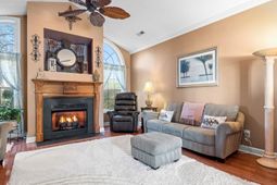 2570 Lake Vista Dr.  photo 4