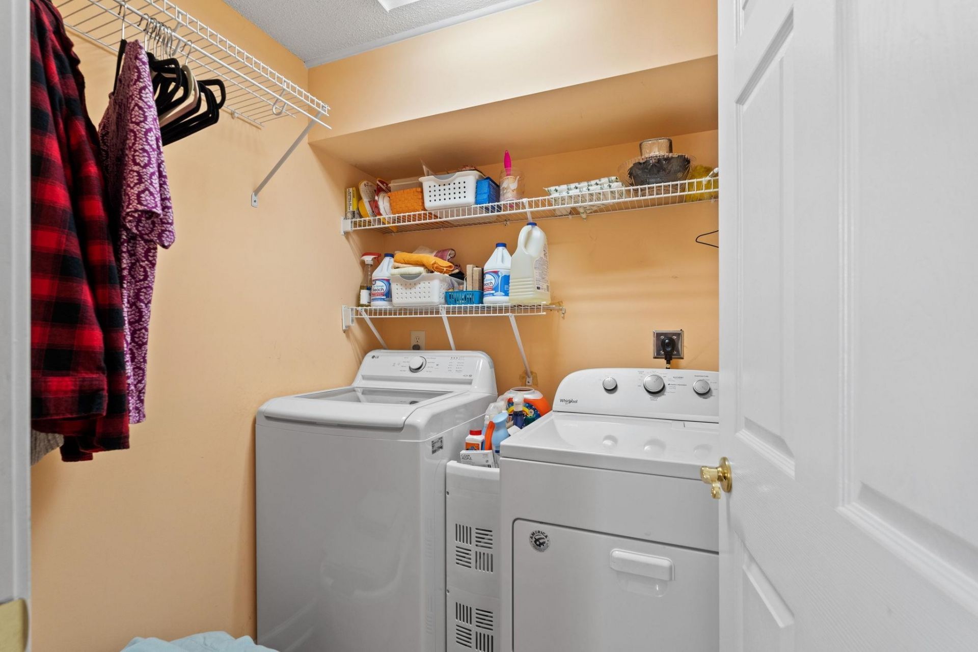 2570 Lake Vista Dr.  Photo 33