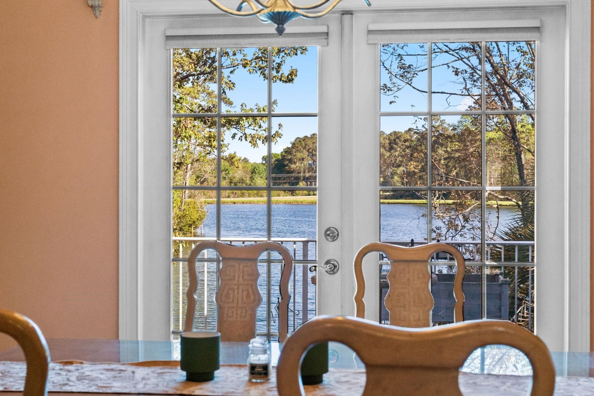 2570 Lake Vista Dr.  Photo 6