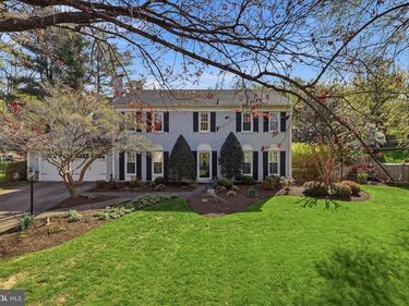 1919 BATTEN HOLLOW, VIENNA, VA 22182