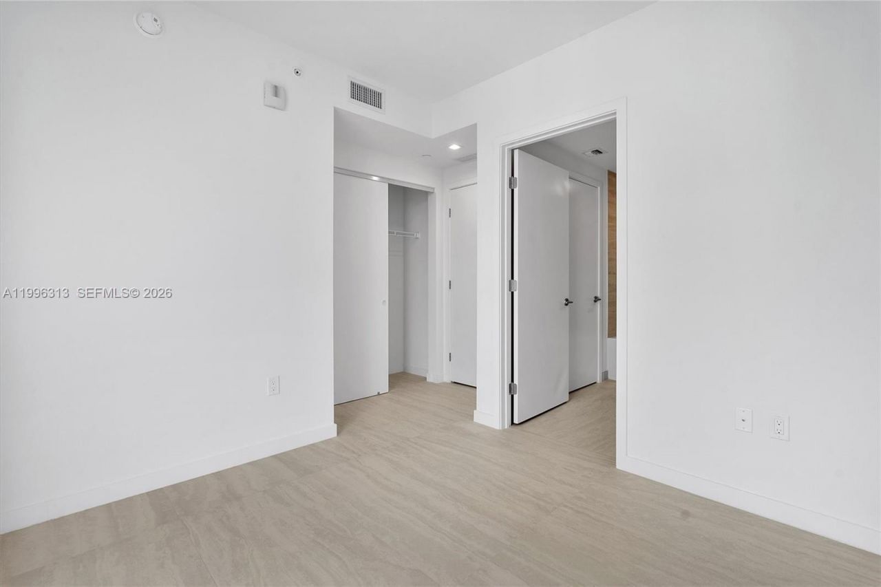 77 SE 5th Street, Unit 4206, Miami, FL 33131 Photo