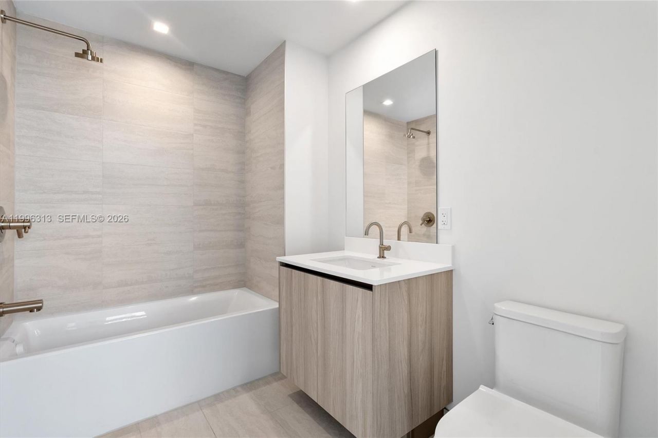 77 SE 5th Street, Unit 4206, Miami, FL 33131 Photo