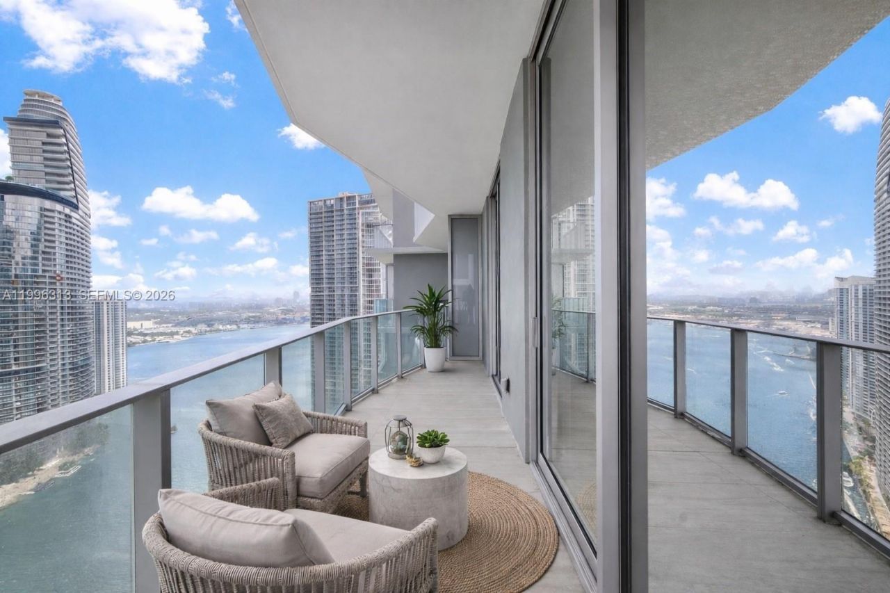 77 SE 5th Street, Unit 4206, Miami, FL 33131 Photo