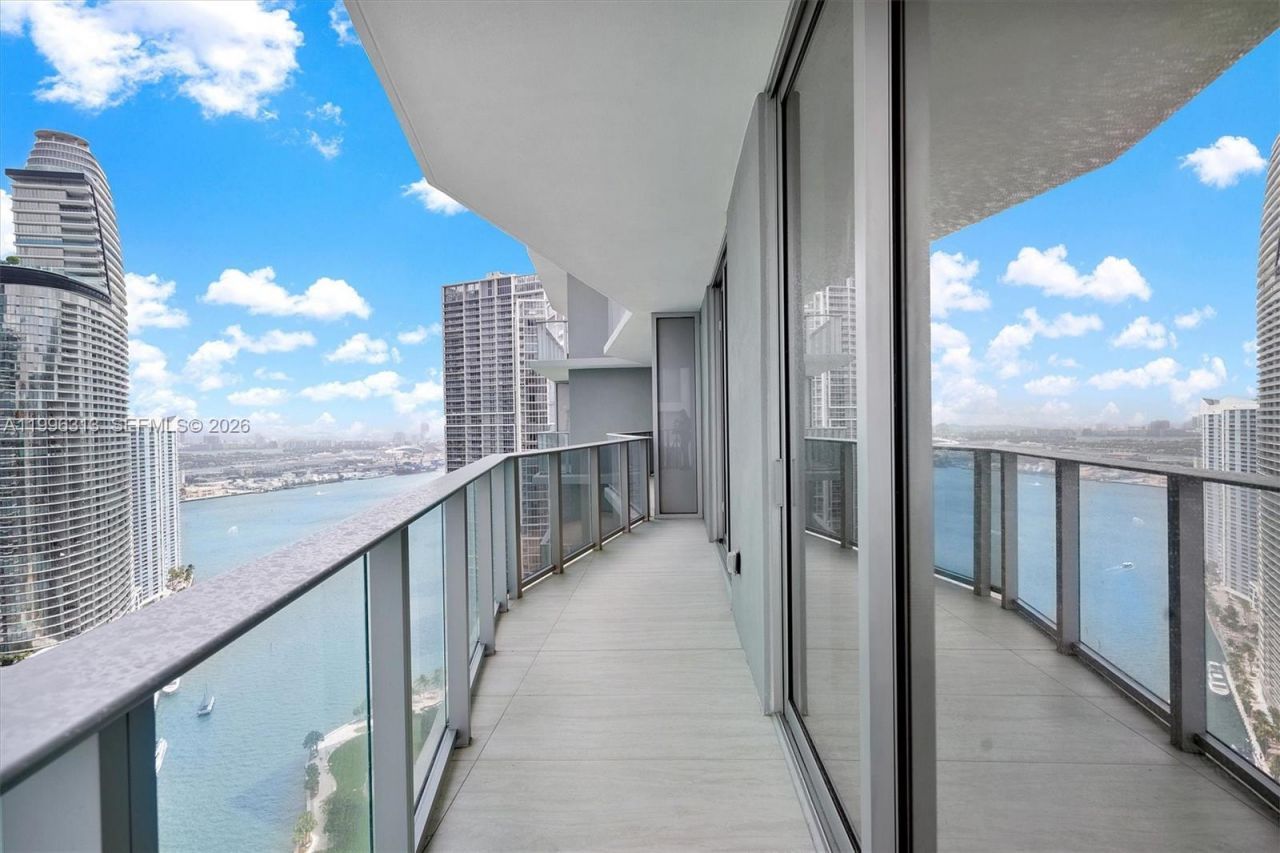 77 SE 5th Street, Unit 4206, Miami, FL 33131 Photo