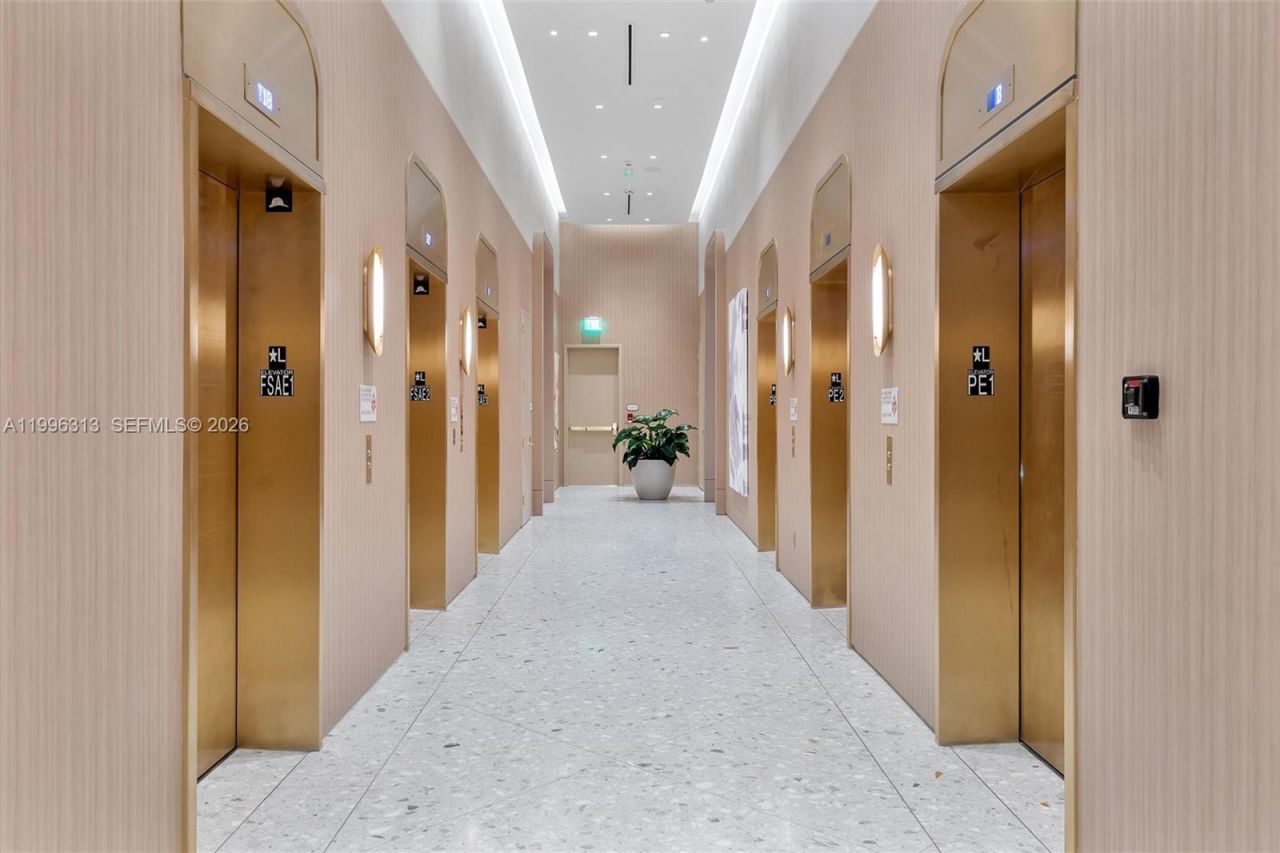 77 SE 5th Street, Unit 4206, Miami, FL 33131 Photo