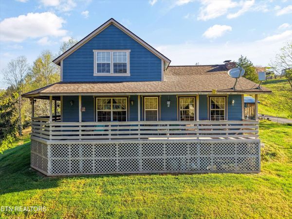 2501 Valley View Rd, Dandridge, TN 37725